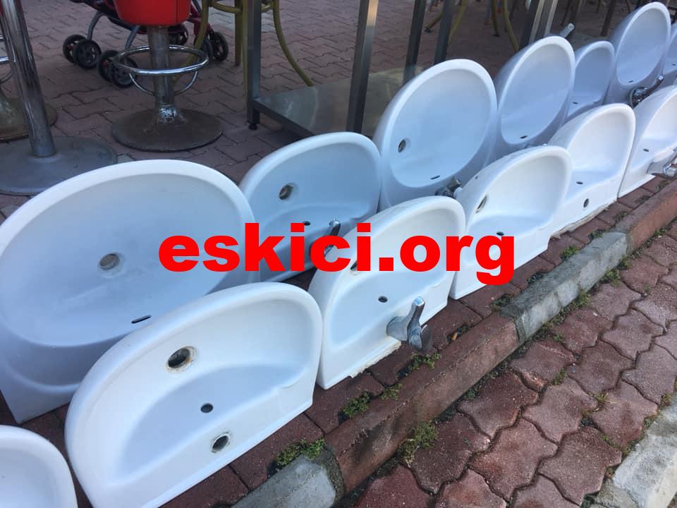 Çıkma lavabo musluklu ayaklı temiz lavabolar