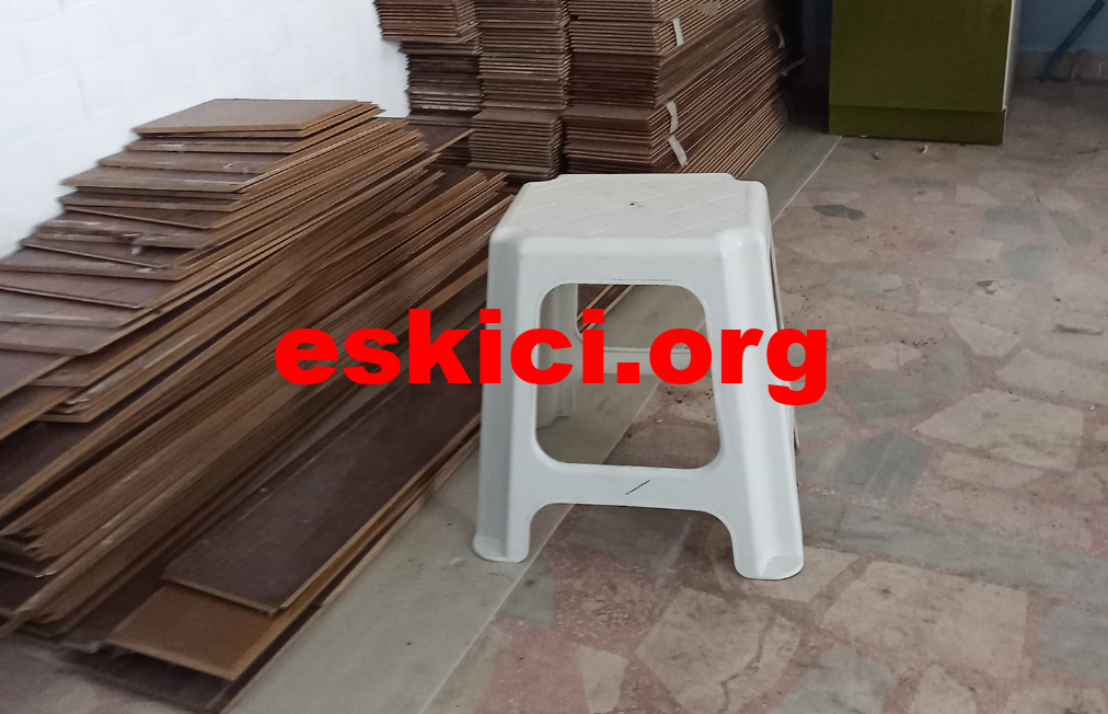 100 adet çıkma plastik tabure farklı marka ve model farklı renk seçenekleri