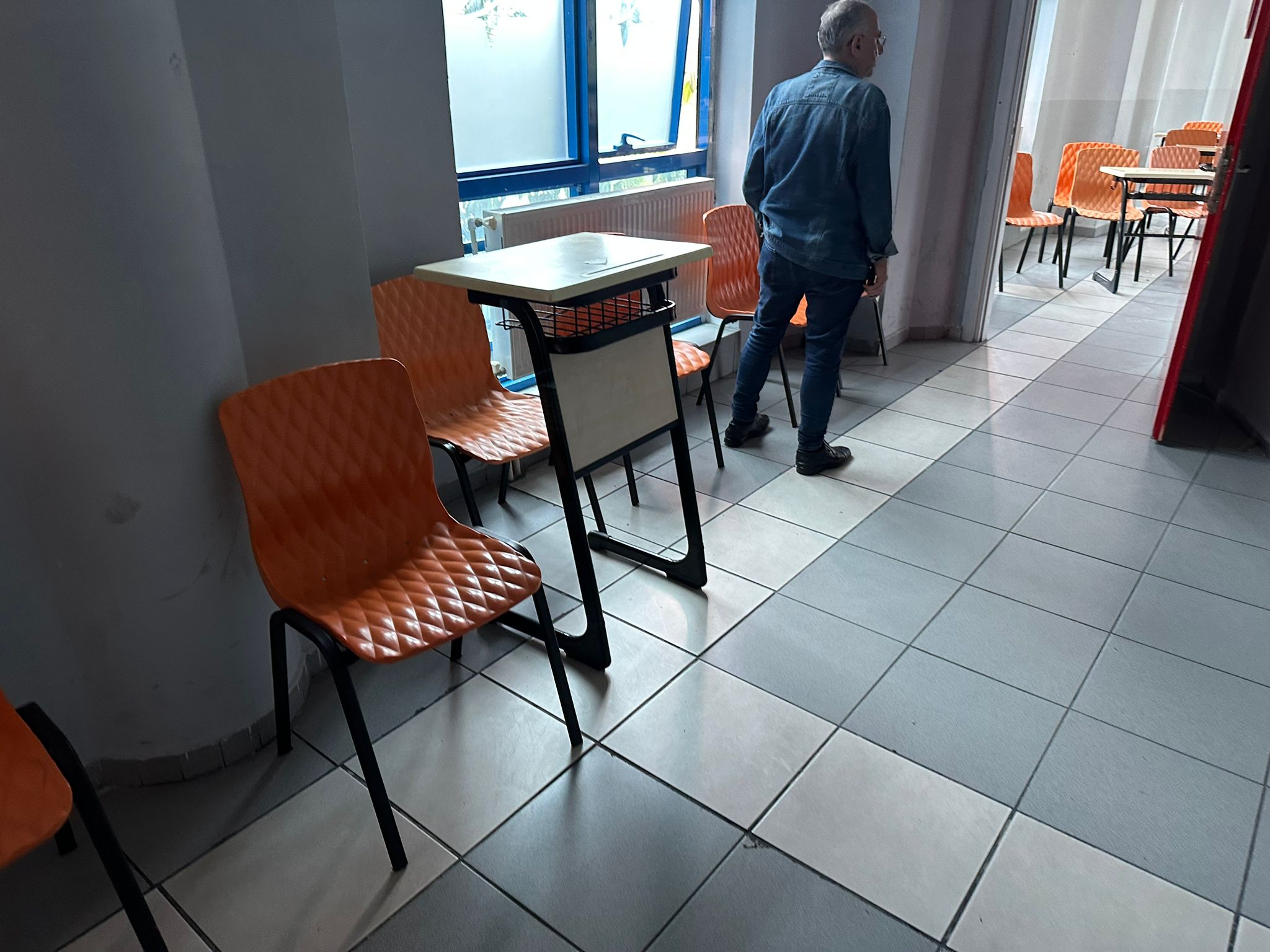 IKINCI EL BEKLEME SANDALYESI 2